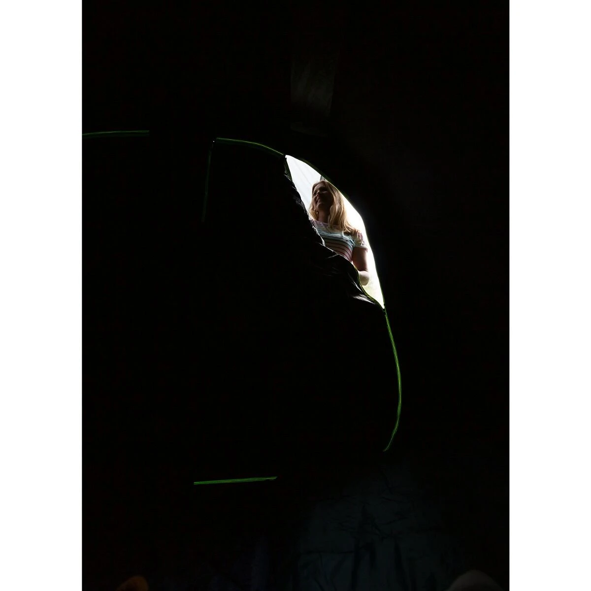 Coleman Valdes Deluxe 4xl Air Blackout Tent 6 Coleman Valdes Deluxe 4xl Air Blackout Tent - Image 4