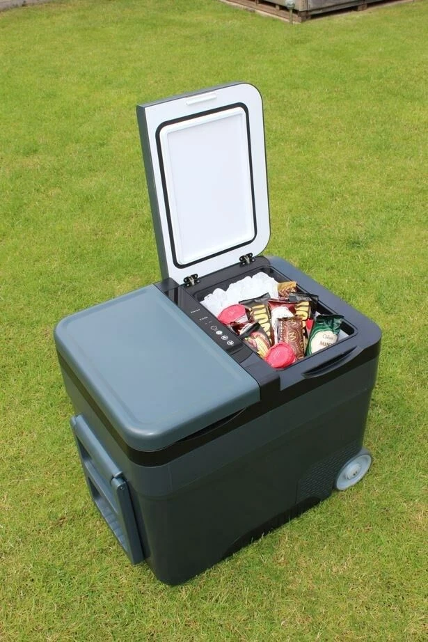 Outdoor Revolution Eco Deep Extreme Compressor Cooler & Freezer 45L 5 Outdoor Revolution Eco Deep Extreme Compressor Cooler & Freezer 45L - Image 3